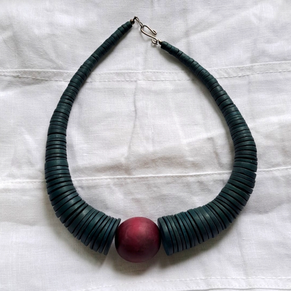 Art Deco * Deep Green Shell & Purple Wood Beaded Necklace 220 A